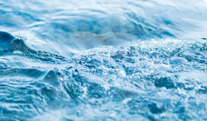 Đánh số đề nào khi nằm mơ thấy nước? Điềm lành hay điềm dữ?