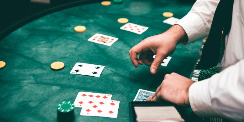 Luật chơi bài Phỏm khá trực quan và dễ hiểu