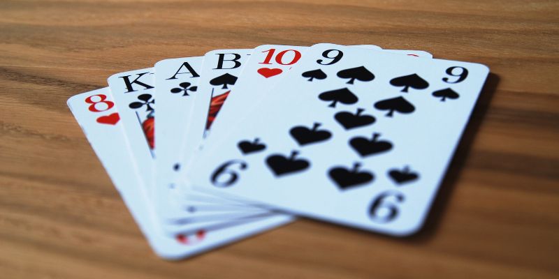 Luật chơi bài tiến lên phù hợp với mọi đối tượng cược thủ hiện nay